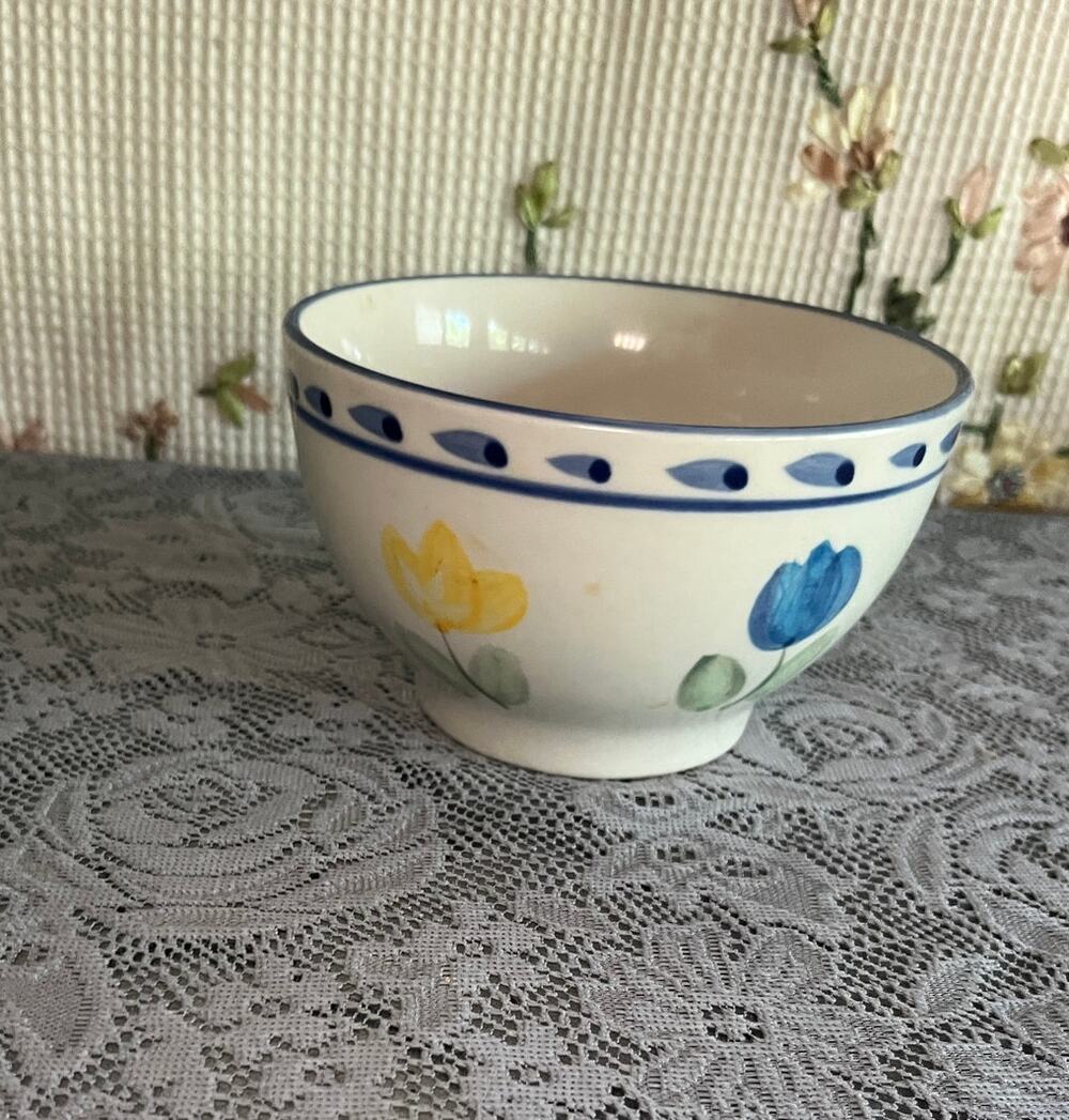 Montgomery Ward Tulip Hand Painted Floral Bowl Blue Rim Cereal Soup Dessert